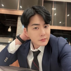 xhanghyun, 19870405, Battersea, Clapham Junction, London, United Kingdom